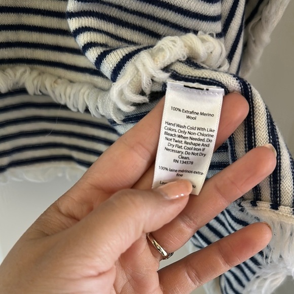 Vineyard Vines Striped Wool Poncho Top Fringe Detail Navy Cream Women’s XS/S - Picture 3 of 6